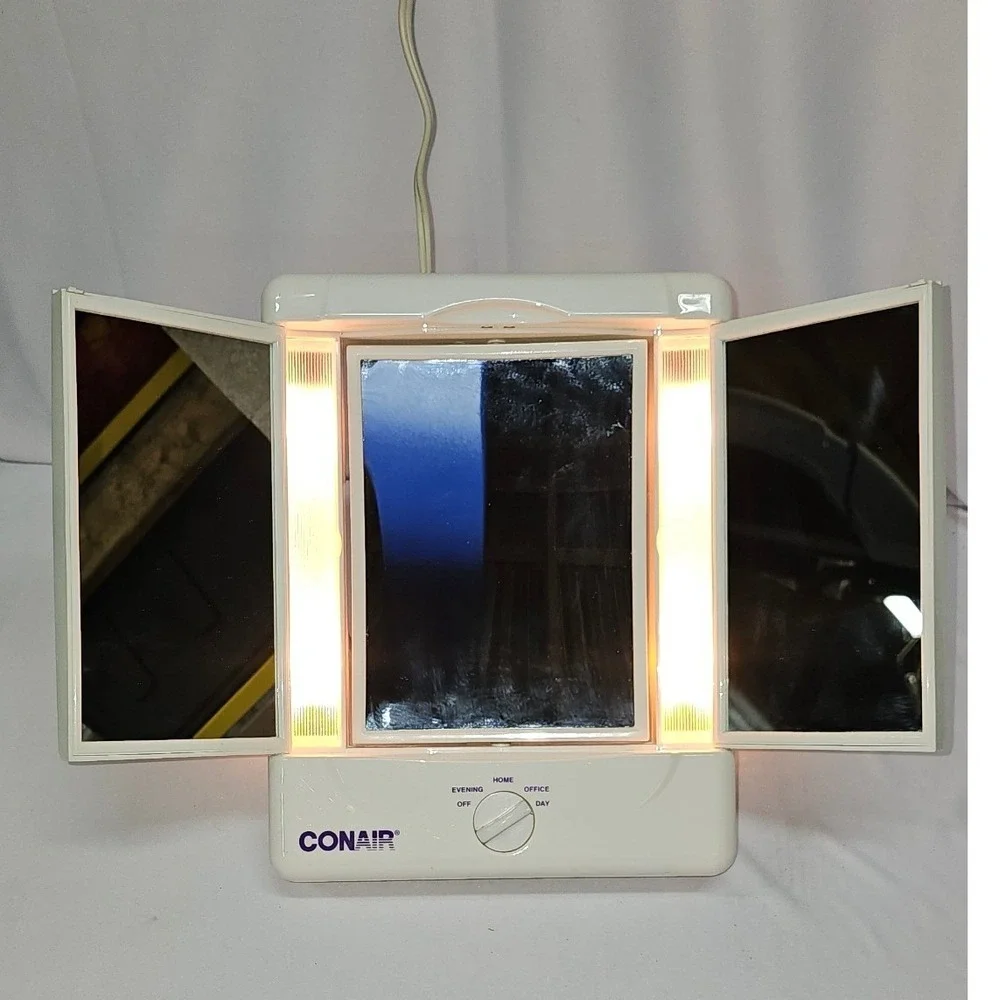 Conair TM7LX Tri-Panel Lighted Makeup Mirror White Tabletop Vanity 4 Settings